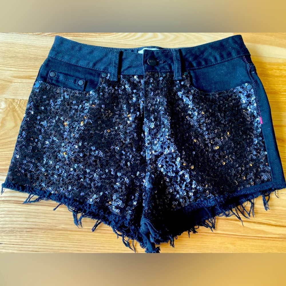 Victoria’s Secrets Pink Size 6 Denim sequin High Waisted Short Shorts Black